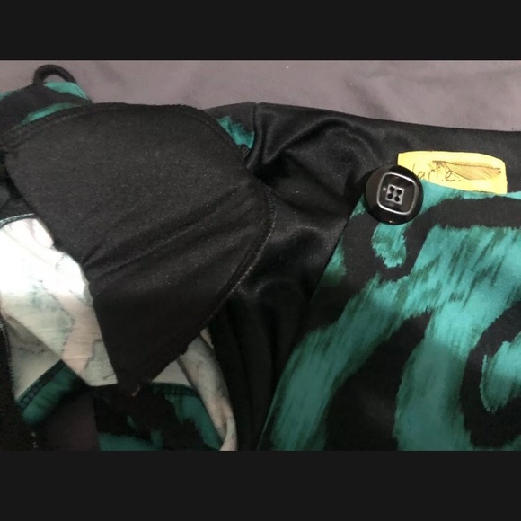 Clari.e Women's 8 Green Black Shrug Psychedelic - Picture 7 of 7